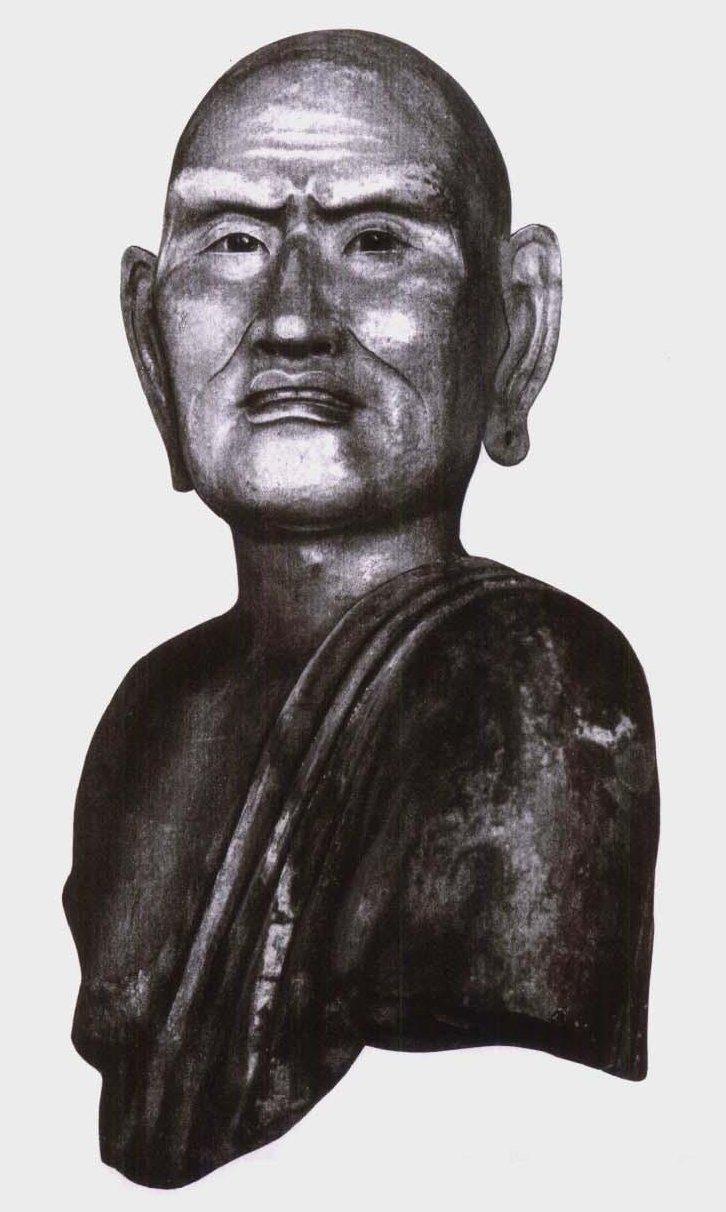 佛教人物半身雕像